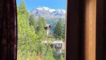 Doppia Standard | Copriletto in piuma, minibar, una cassaforte in camera, una scrivania