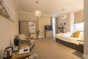 Superior-rum - 1 kingsize-säng - balkong - havsutsikt | Individuell inredning, unika möbler, skrivbord och strykjärn/strykbräda