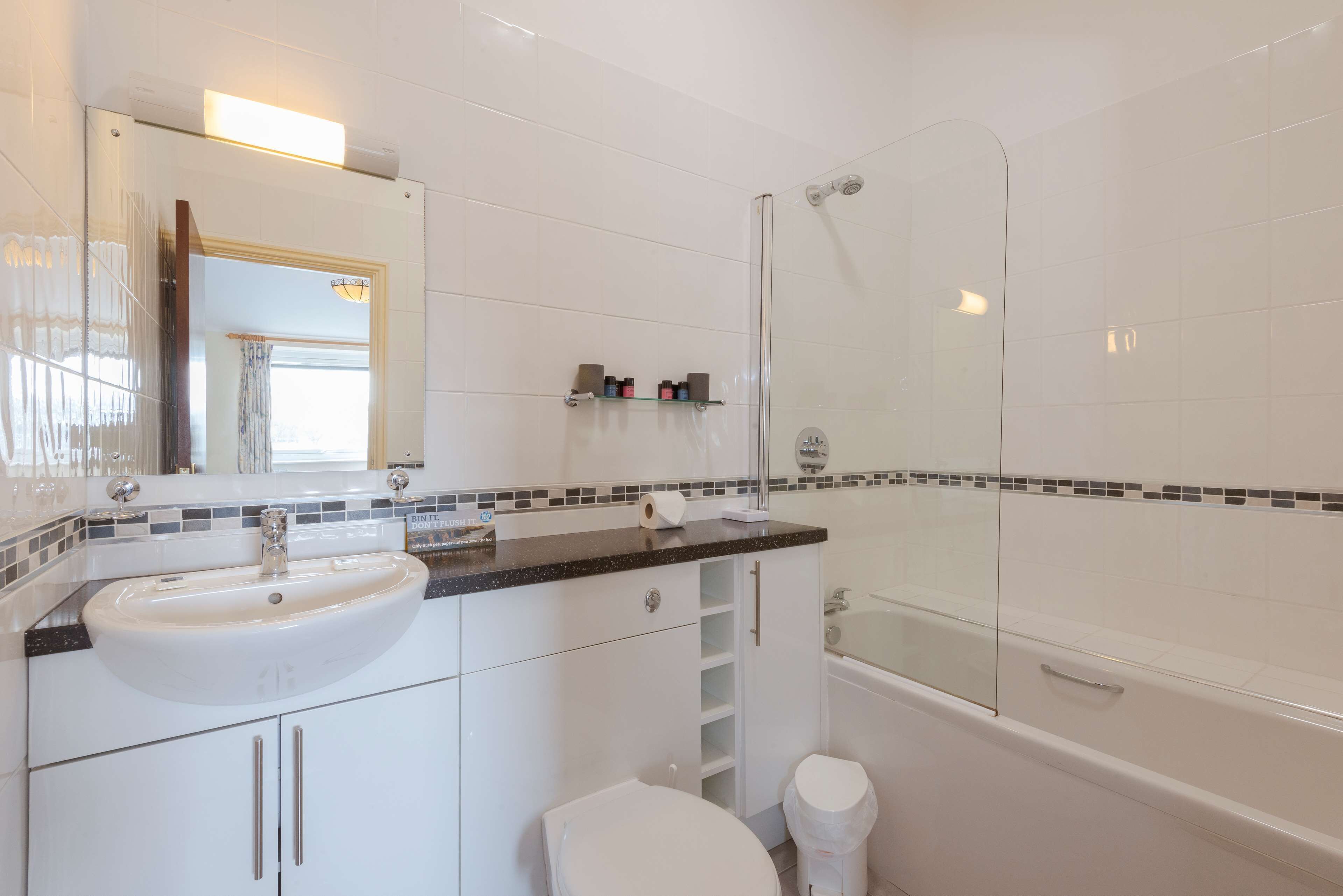 standard room, 1 double bed, non smoking | bathroom | free toiletries, hair dryer, towels