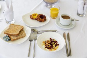 Daily full breakfast for a fee - Porth Veor Manor, Sure Hotel Collection by Best Western (Newquay)
