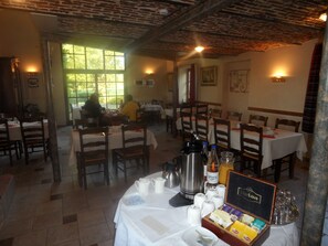 A restaurant with multiple tables, chairs, and a coffee station. - B&B Ter Gracht (Wevelgem)