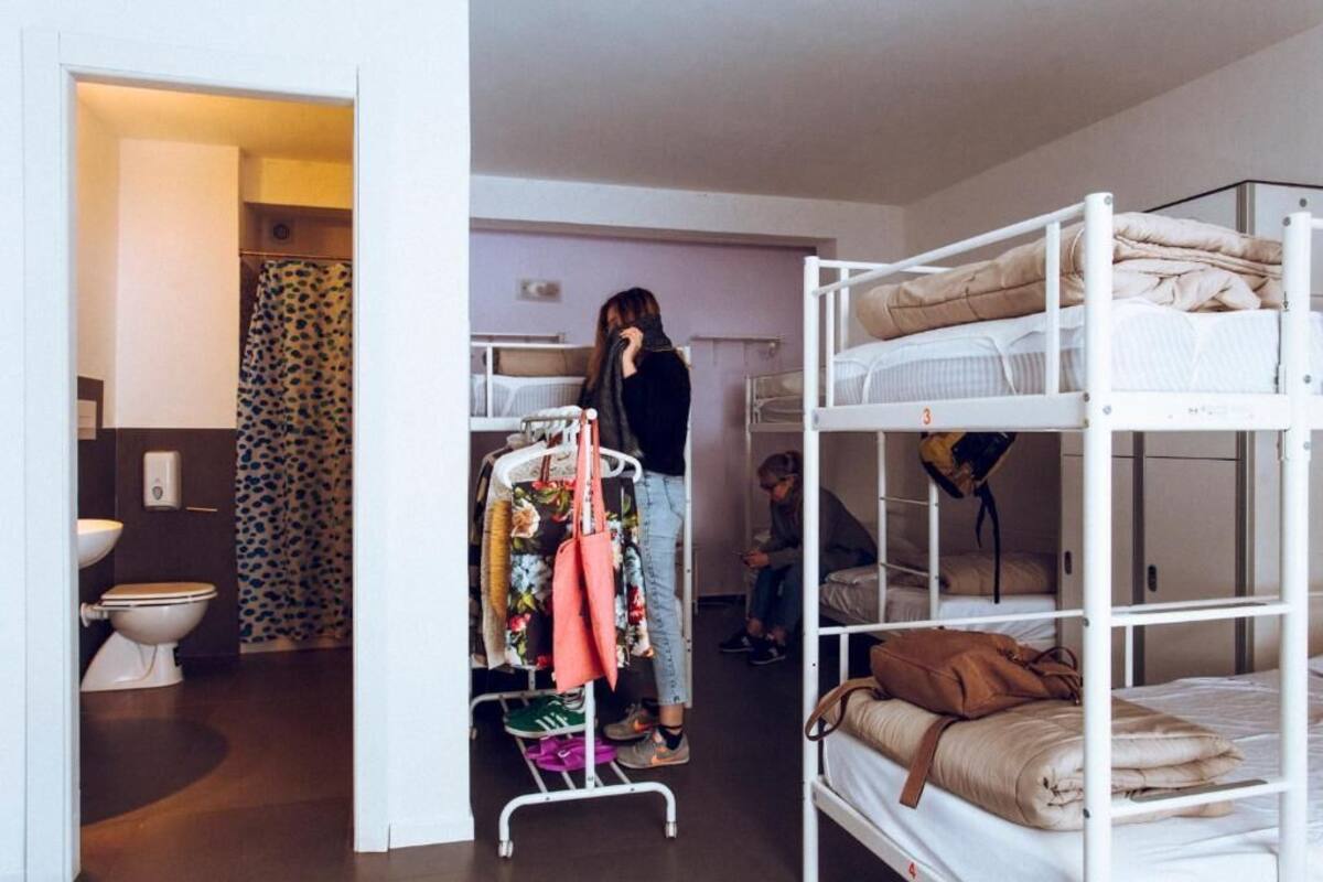 Shared Dormitory Women Only 4 People | Wi-Fi ฟรี