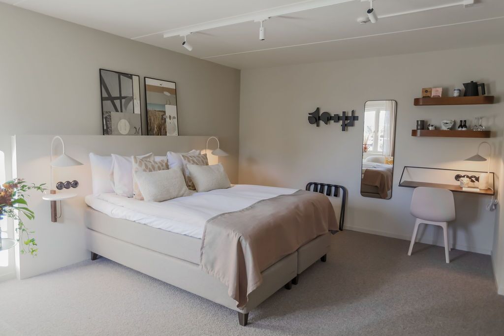 in-room safe, individually decorated, individually furnished, desk