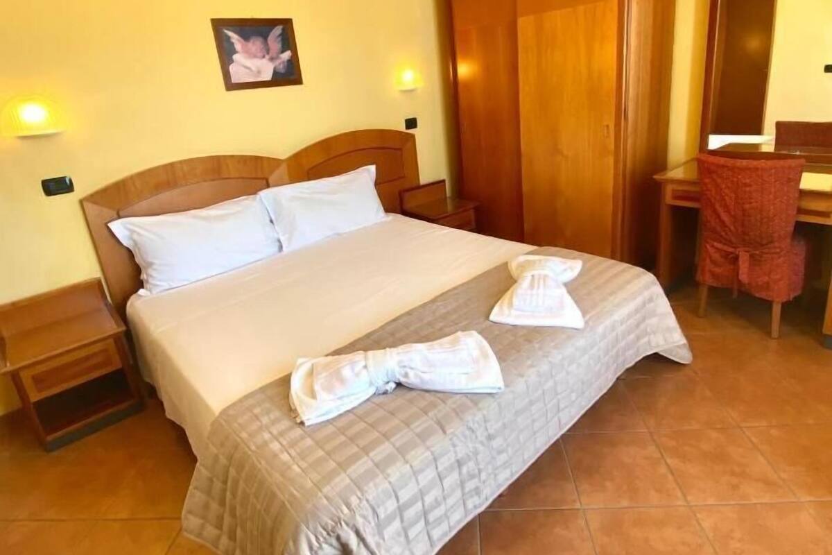Matrimoniale con balcone Vista Mare Laterale | 客房内保险箱、办公桌、遮光窗帘、免费 WiFi