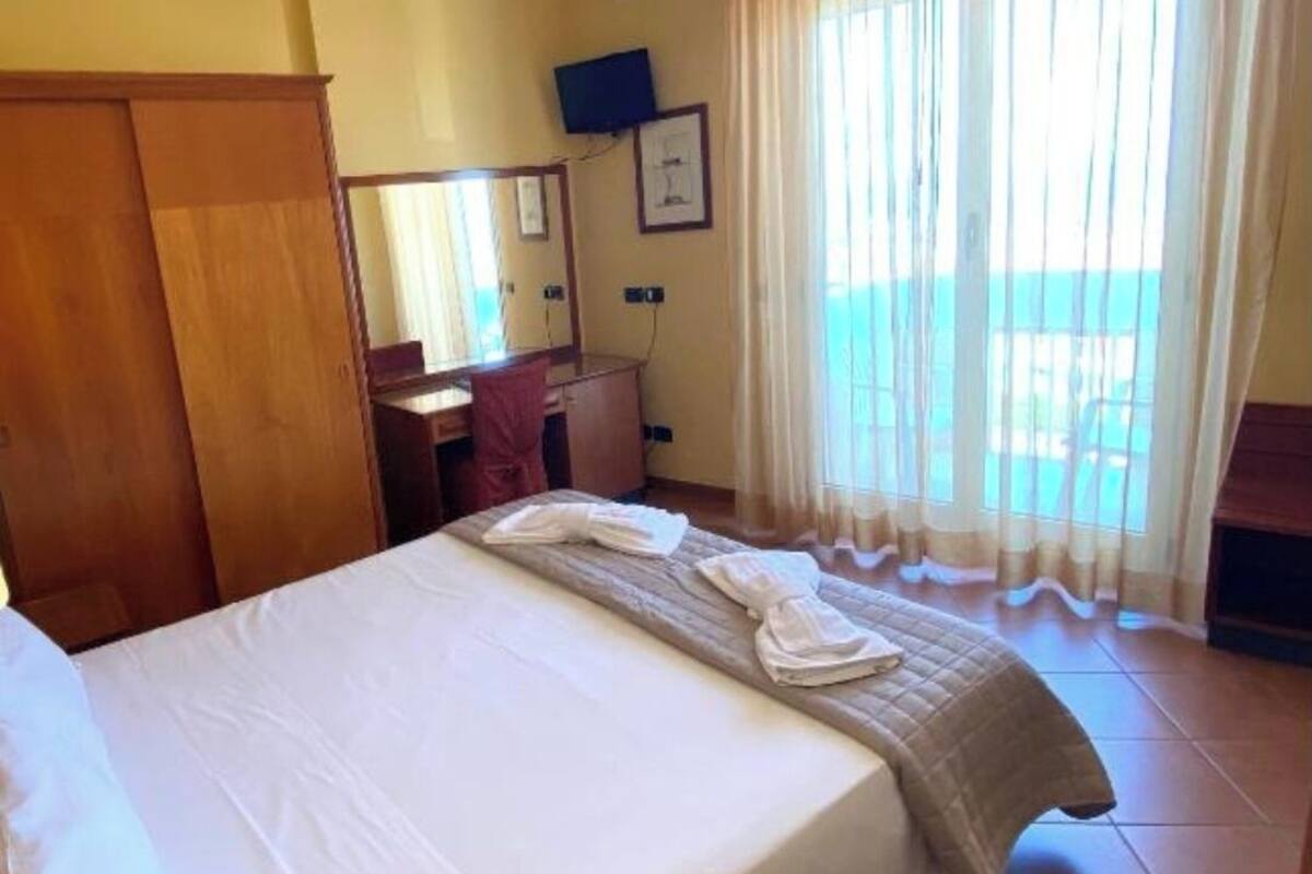 Camera Superior Matrimoniale con Balcone vista Mare | 客房内保险箱、办公桌、遮光窗帘、免费 WiFi