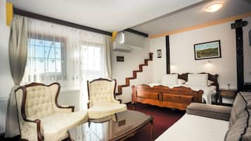 Deluxe Double Room, 1 King Bed | Hypo-allergenic bedding, minibar, in-room safe, desk