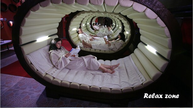A circular relaxation area with cushioned seating and a central reading area. - Hotel Garten (Slavonski Brod)