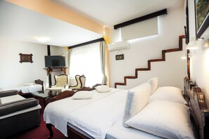 Deluxe Triple Room, 1 Bedroom | Hypo-allergenic bedding, minibar, in-room safe, desk - Hotel Garten (Slavonski Brod)