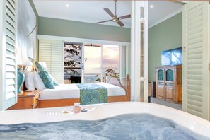 Daintree Room | Premium bedding, pillowtop beds, individually decorated - Avocado Sunset B&B (Tamborine Mountain)