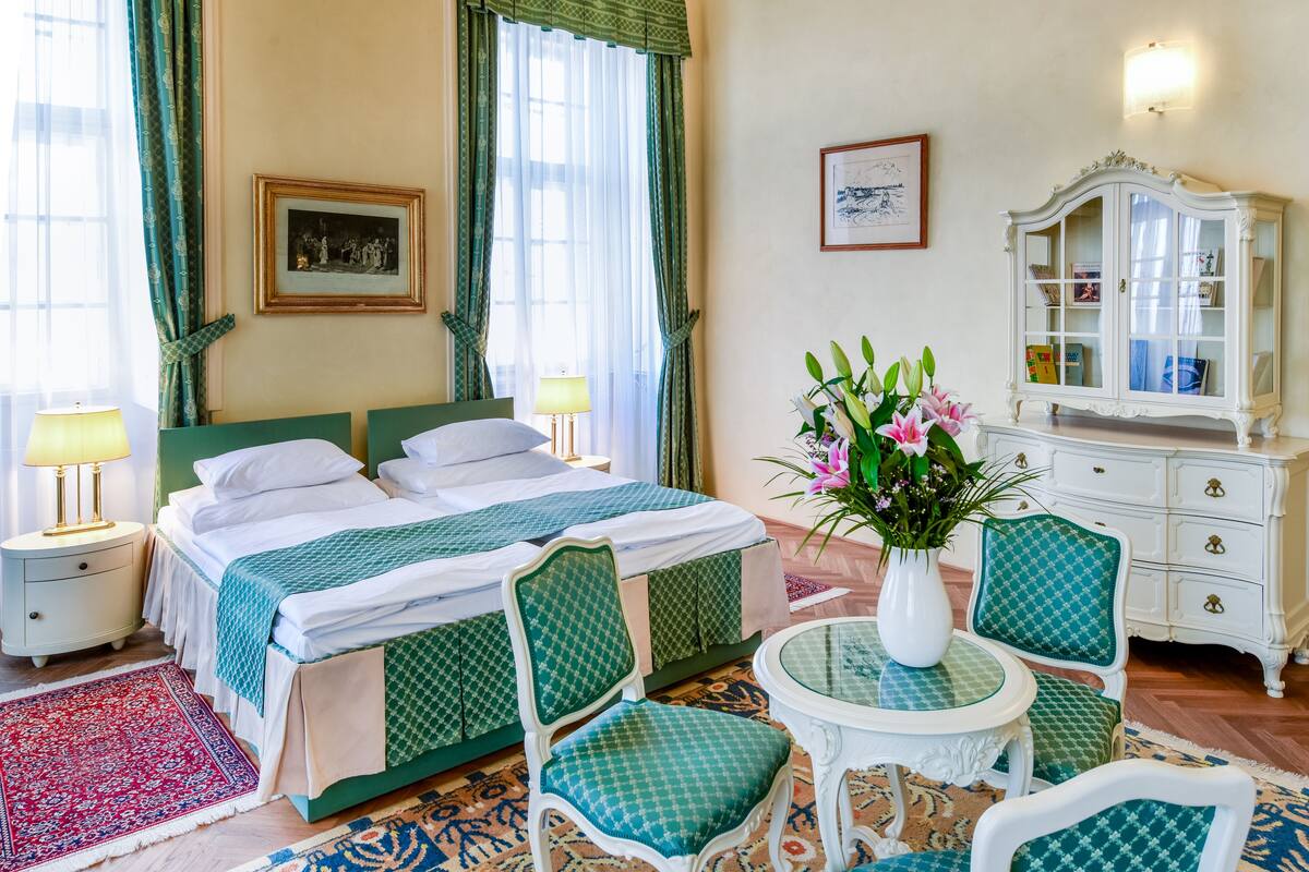 deluxe double room | minibar, in-room safe, desk, iron/ironing board