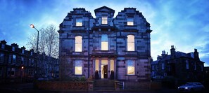 Fachada del alojamiento - Noche