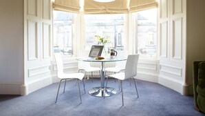 In-room dining - Merchiston Residence (Edinburgh)