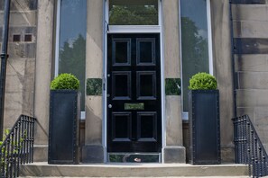 Property entrance - Merchiston Residence (Edinburgh)