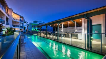 3 outdoor pools, pool loungers