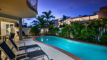 3 outdoor pools, pool loungers