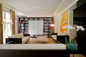 Télévision de 32 pouces avec chaînes par câble, lecteur de DVD