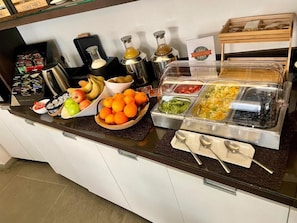 Daily buffet breakfast for a fee - Hotel Alzinn (Hesperange)
