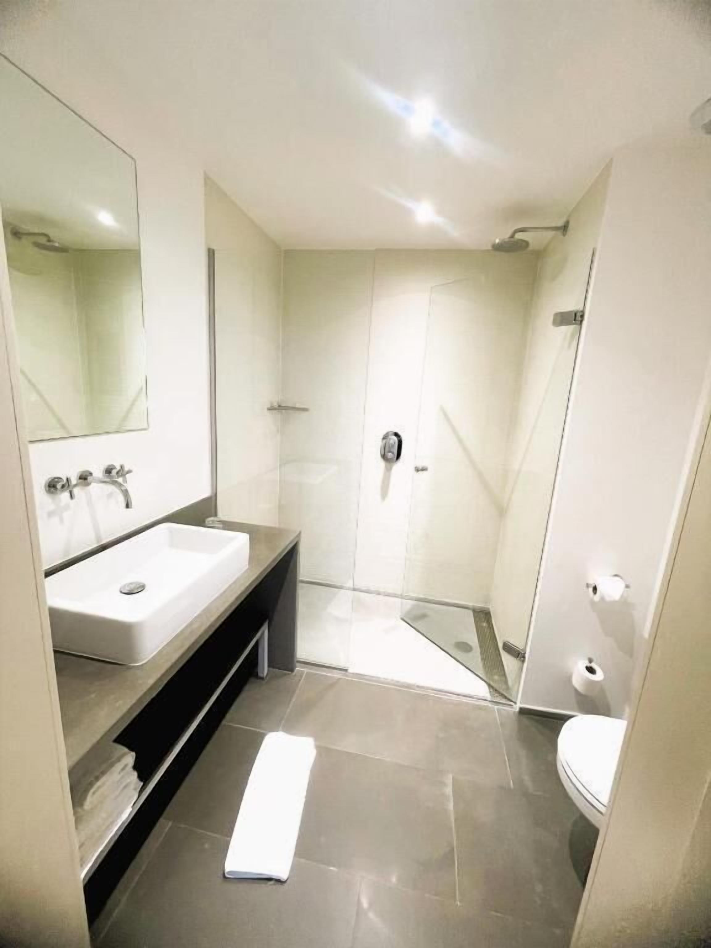 twin room | bathroom | free toiletries, hair dryer, slippers, towels