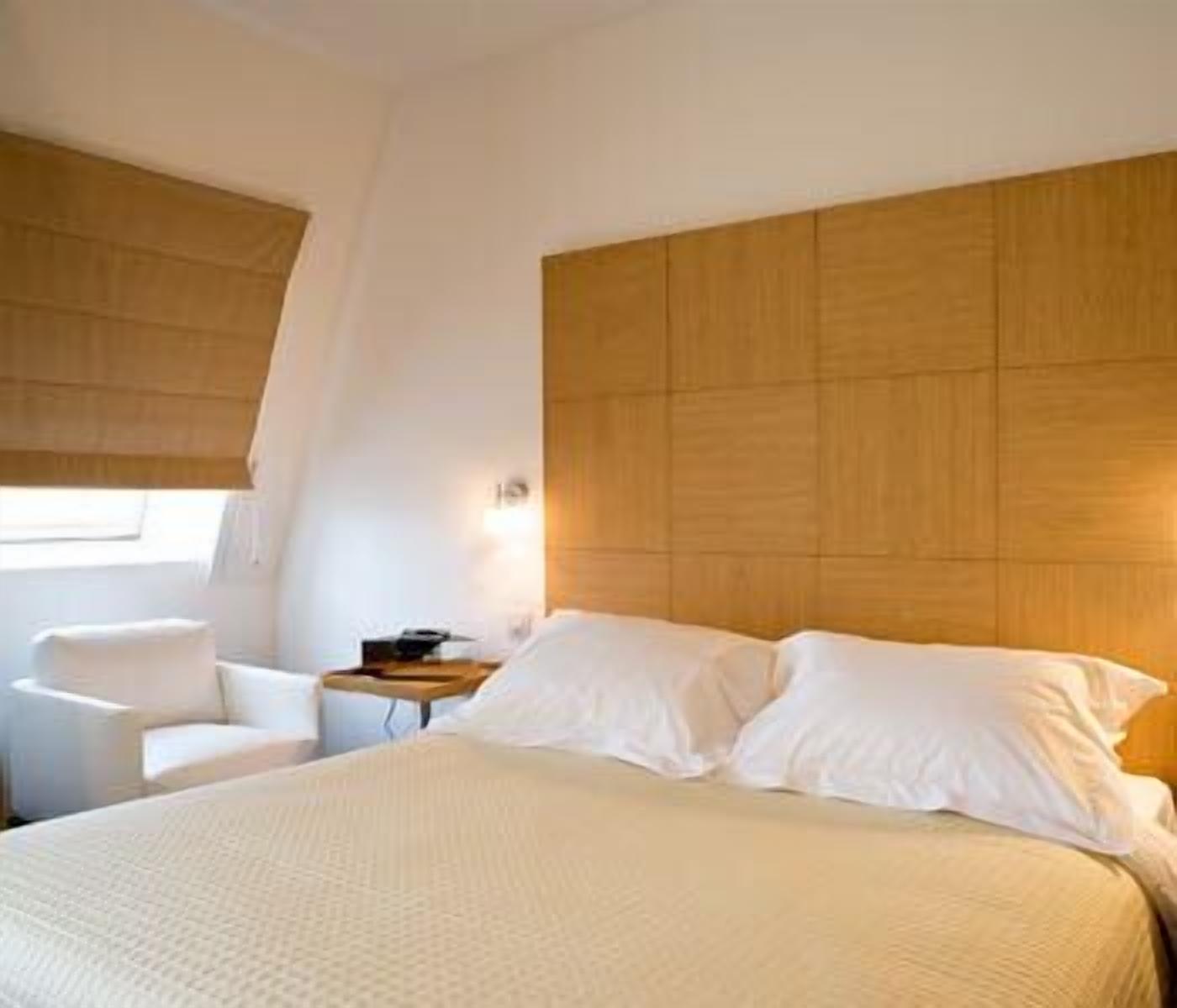 standard double room, balcony | minibar, in-room safe, desk, iron/ironing board