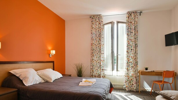 Schreibtisch, schallisolierte Zimmer, Bettwäsche