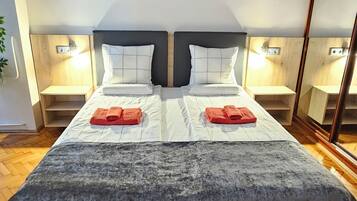 Apartment 2 Persons | In-room safe, individually decorated, individually furnished, desk