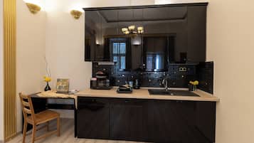 Comfort Studio Suite (AP6) | Private kitchen | Electric kettle