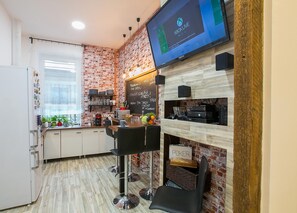 Continental breakfast for a fee - Friends Hostel and Apartments Budapest (Budapest)