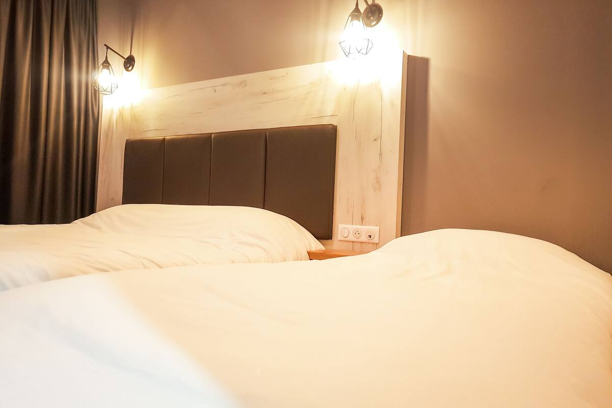 1 bedroom, desk, soundproofing, free wifi