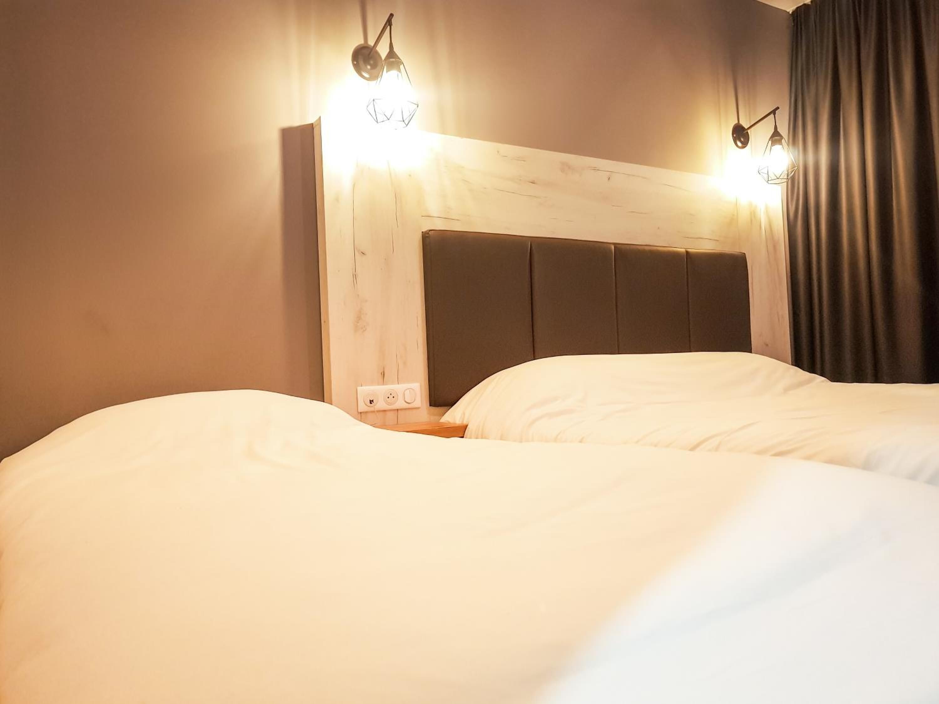 1 bedroom, desk, soundproofing, free wifi