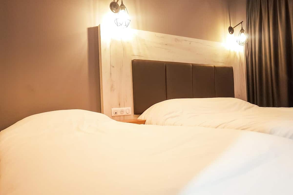 1 bedroom, desk, soundproofing, free wifi