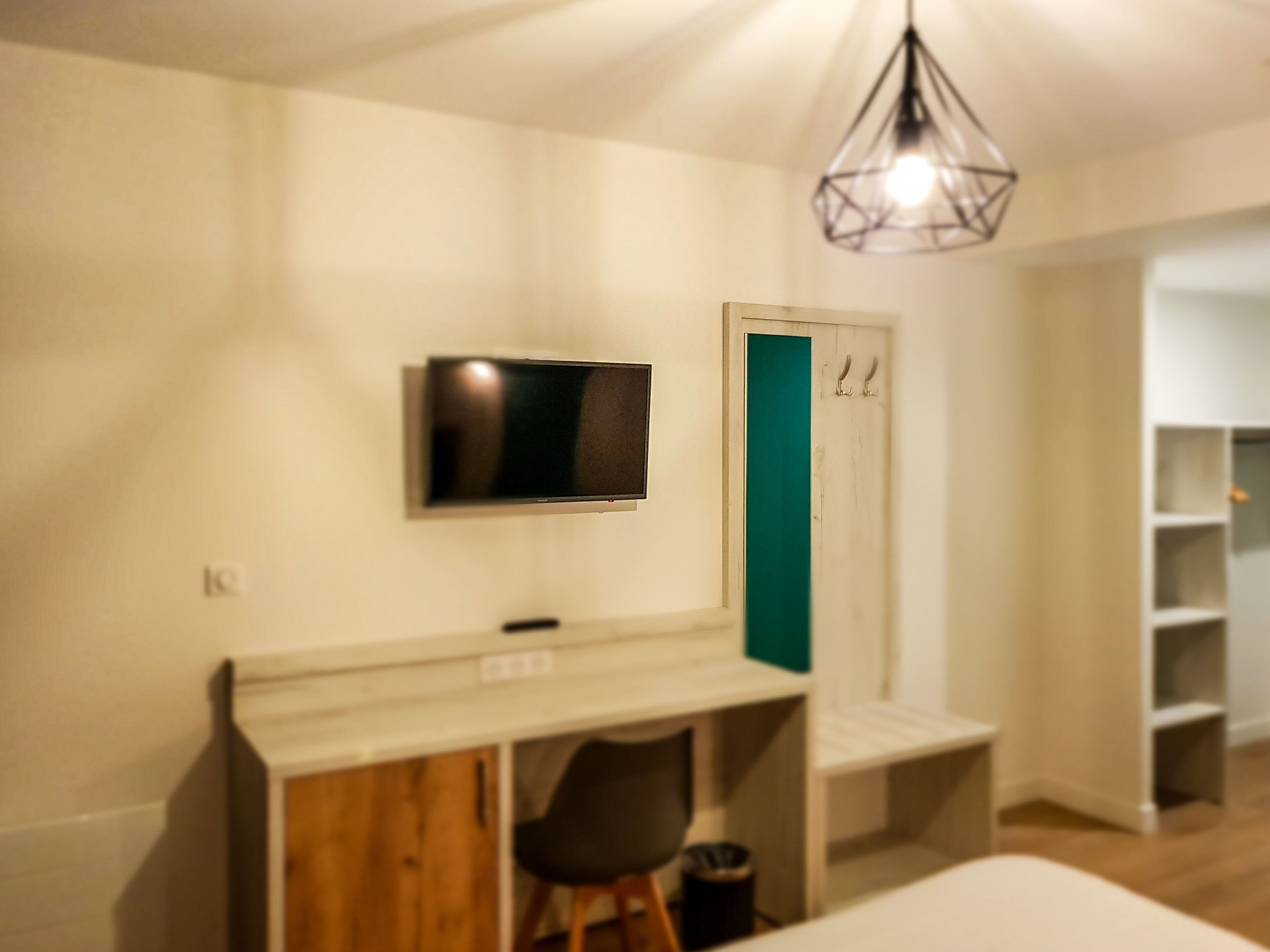 1 bedroom, desk, soundproofing, free wifi