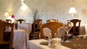 Breakfast, lunch and dinner served - La Porte des Cevennes (Anduze)
