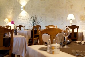 Breakfast, lunch, dinner served; French cuisine, garden views 