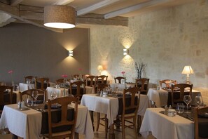 Breakfast, lunch, dinner served; French cuisine, garden views 