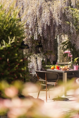 Teres/patio. Logis Hotel les Cimes