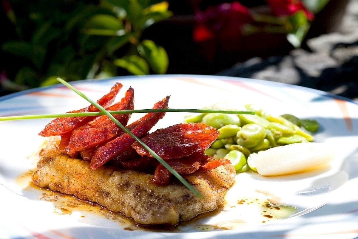 lunch, dinner served; regional cuisine, al fresco dining