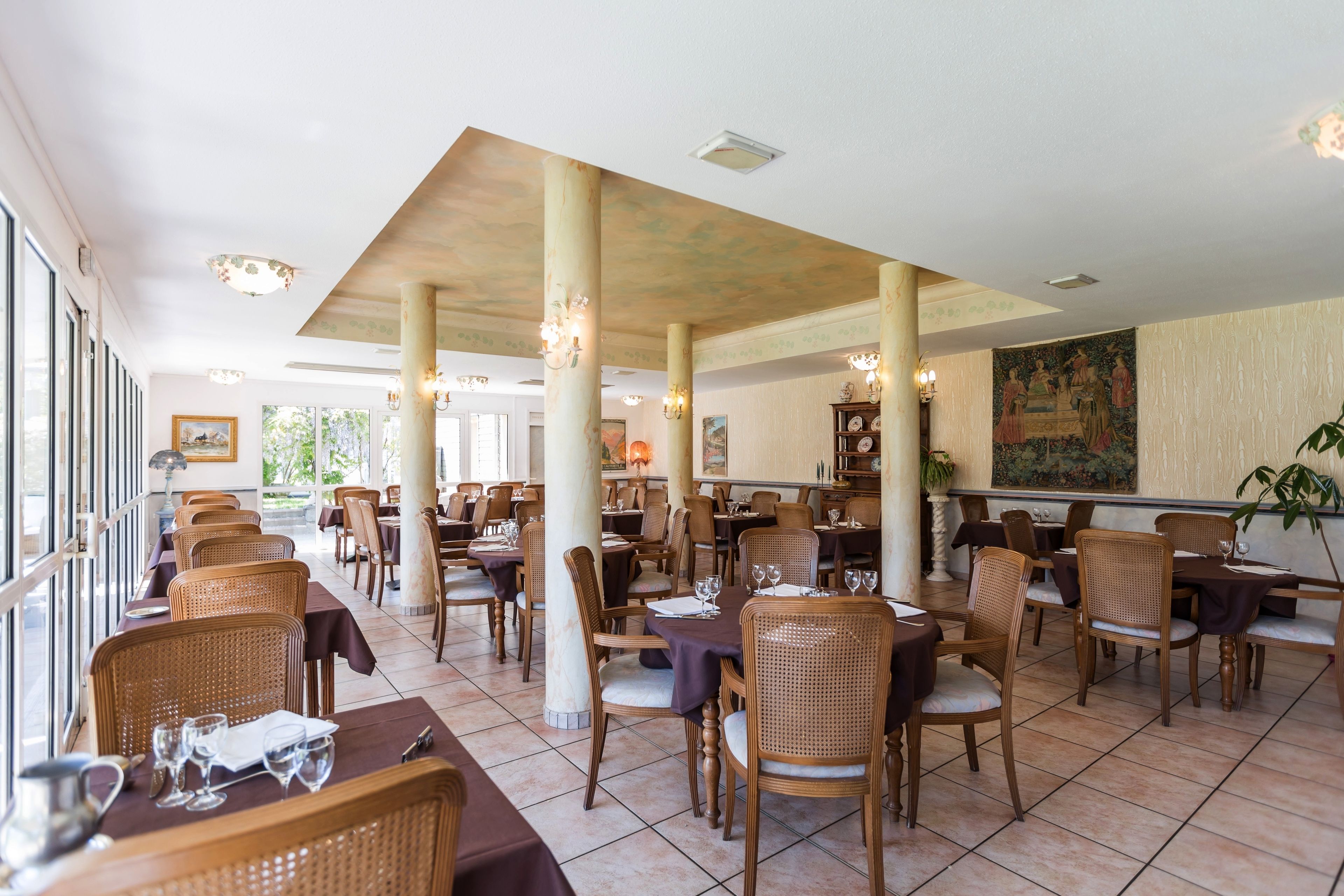 lunch, dinner served; regional cuisine, al fresco dining