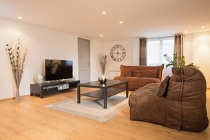 Apartment | Individually decorated, individually furnished, desk, soundproofing