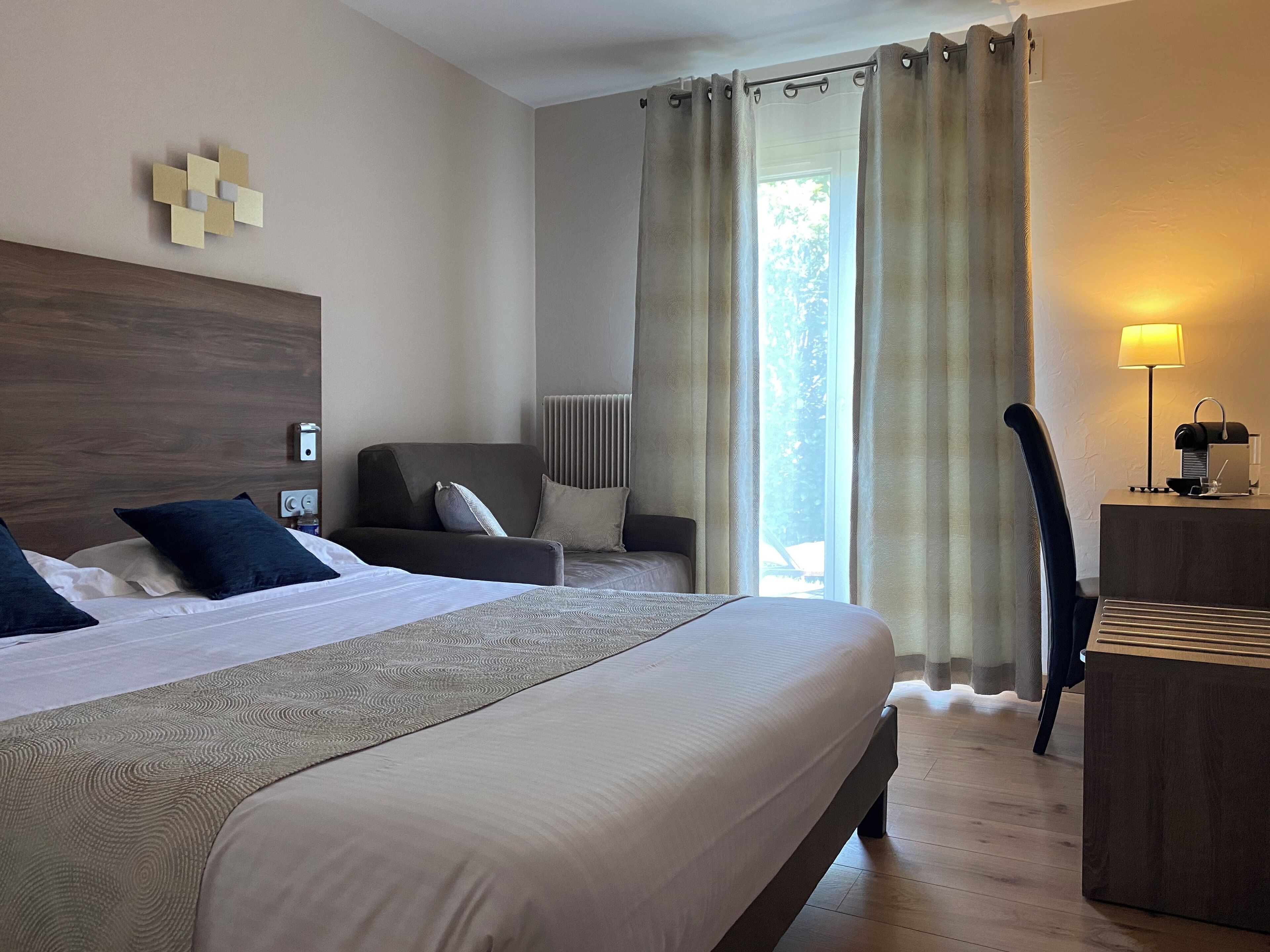 Individually decorated, individually furnished, desk, soundproofing