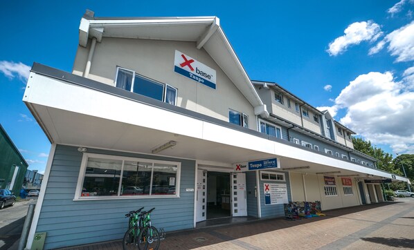 Exterior - Base Taupo - Hostel (Taupo)