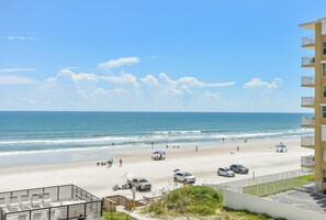 On the beach, white sand - Ocean Trillium Suites (New Smyrna Beach)