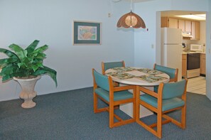Apartment, 1 Schlafzimmer, Balkon | Eigene Küche | Kühlschrank, Herdplatte, Wasserkocher mit Kaffee-/Teezubehör