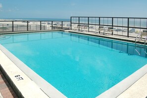 室外游泳池
