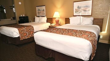 Quarto, 2 camas de casal, para não fumantes | Wi-Fi de cortesia, roupa de cama