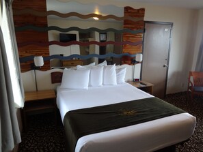 Premium bedding, desk, iron/ironing board, free rollaway beds - Alpine Lodge & Resort Burkesville (Burkesville)