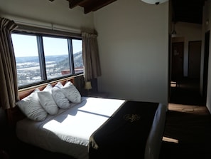 Premium bedding, desk, iron/ironing board, free rollaway beds