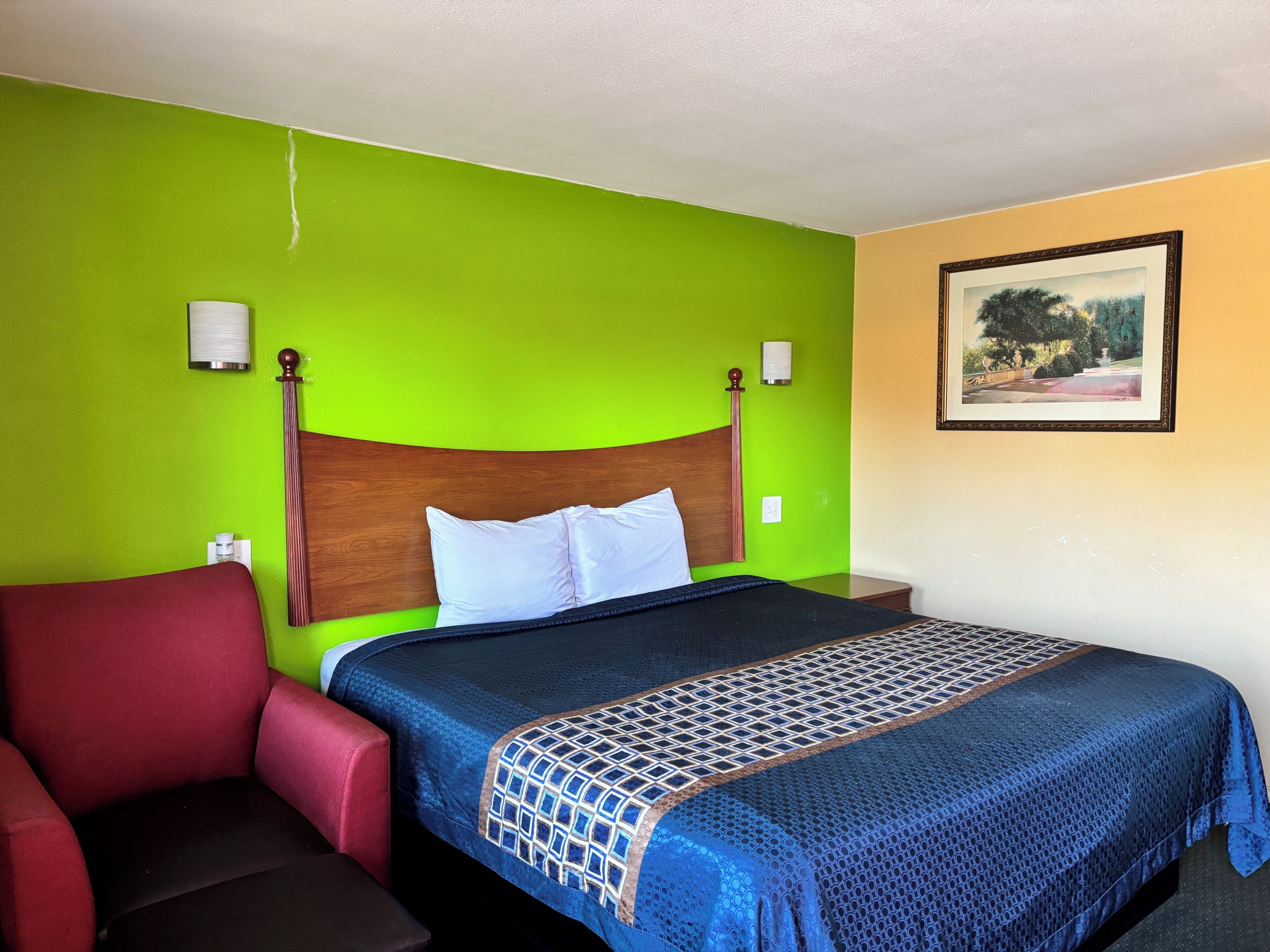 Iron/ironing board, free WiFi, bed sheets, alarm clocks