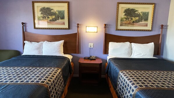 Fer et planche à repasser, Wi-Fi gratuit, draps fournis, réveils