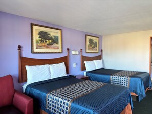 Habitación doble | Tabla de planchar con plancha, wifi gratis, ropa de cama y despertador 