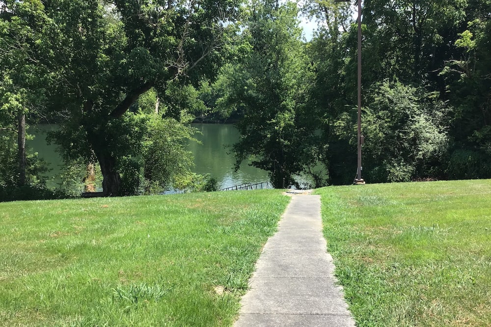 Riverfront Lodge - Burkesville
